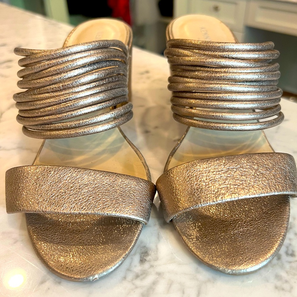 Kenneth Cole Gold Sandals size 7